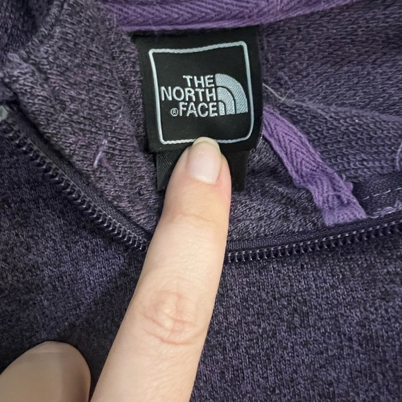 The North Face Pullover Hoodie Purple Eggplant Diagonal Zip Detail Size Small - Picture 4 of 4